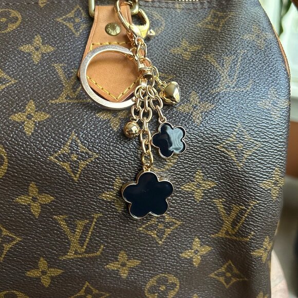 BLACK CLOVER Bag Charm Gold Tone - Picture 3 of 9
